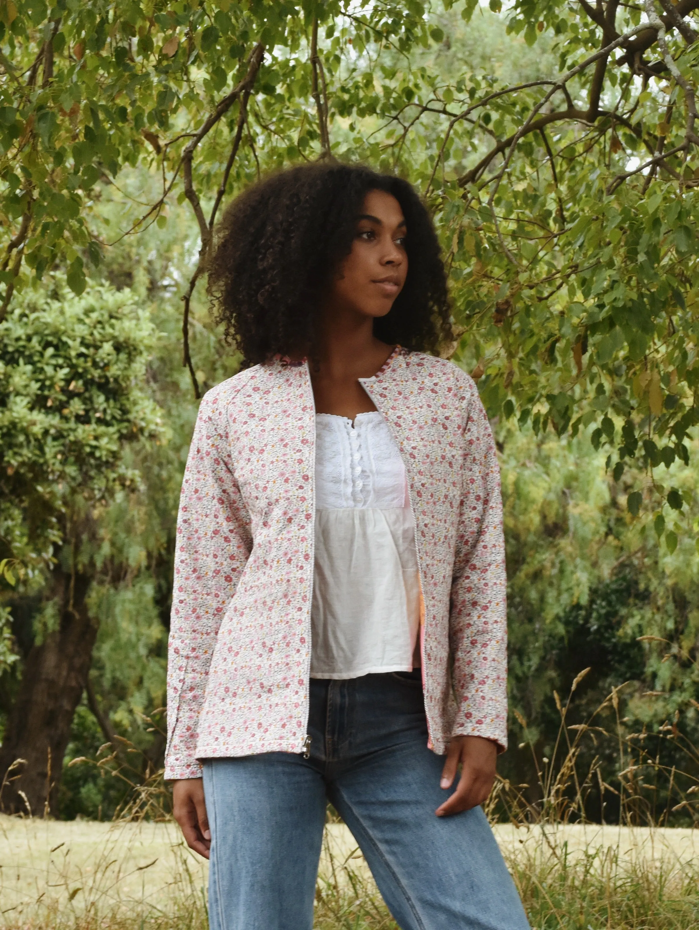 100% RECYCLED COTTON - PEMBROKE REVERSIBLE QUILTED JACKET IN HEXIE PATCHWORK PRINT