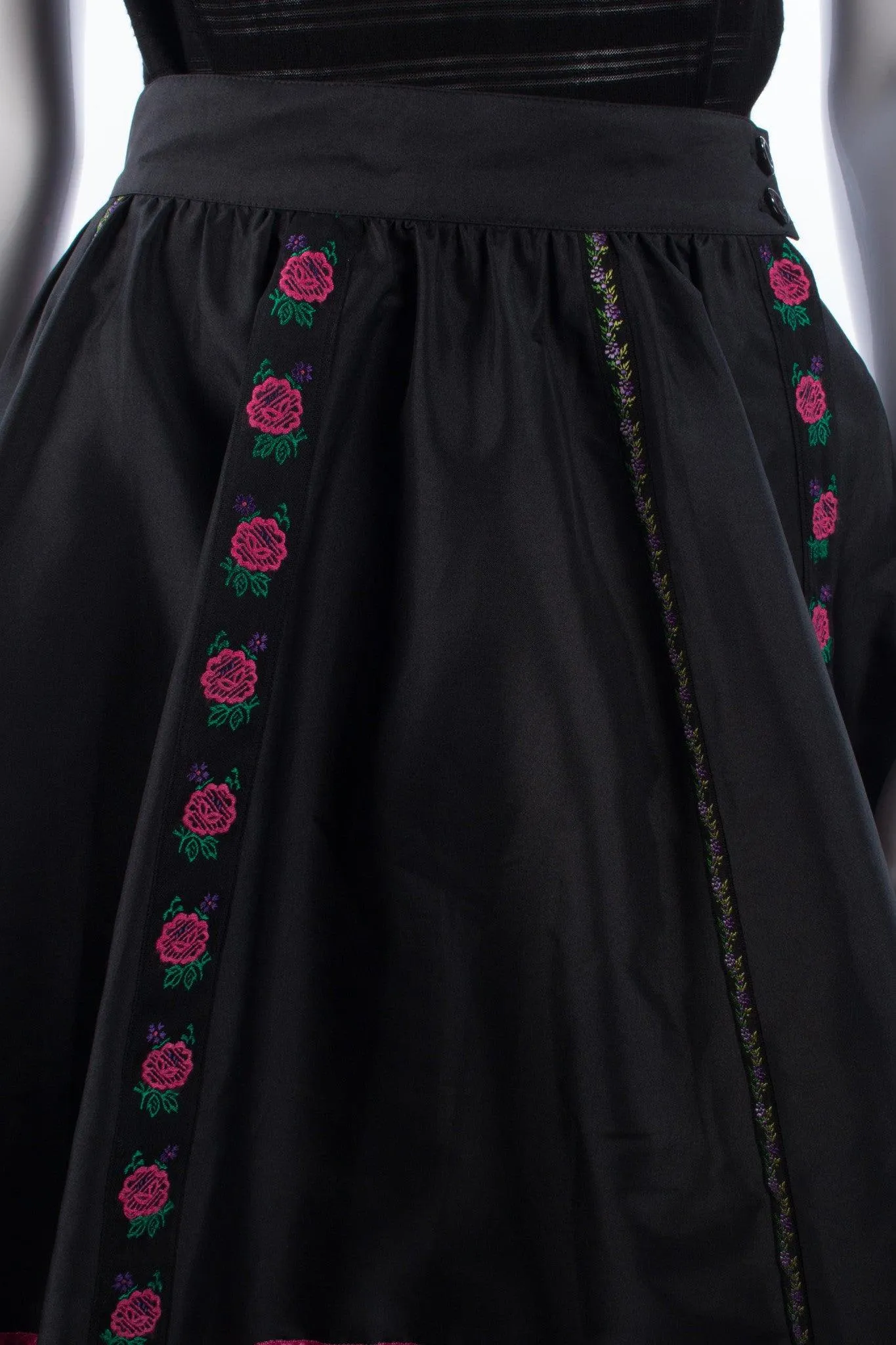 Mondi Skirt with Embroidery and Quilting.  Black Size 36 (UK8/10)