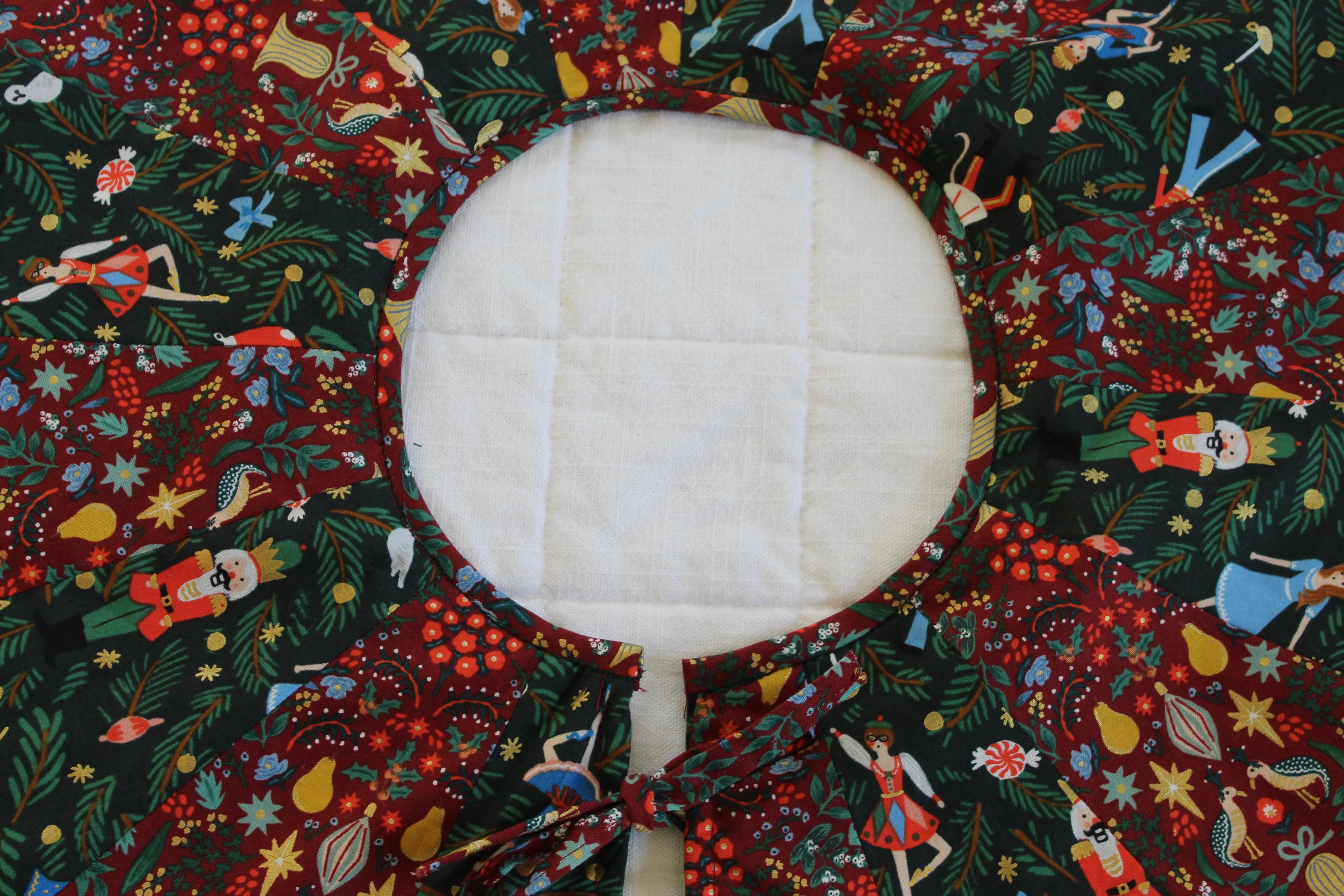 PDF Pattern - Scalloped Tree Skirt | Madswick