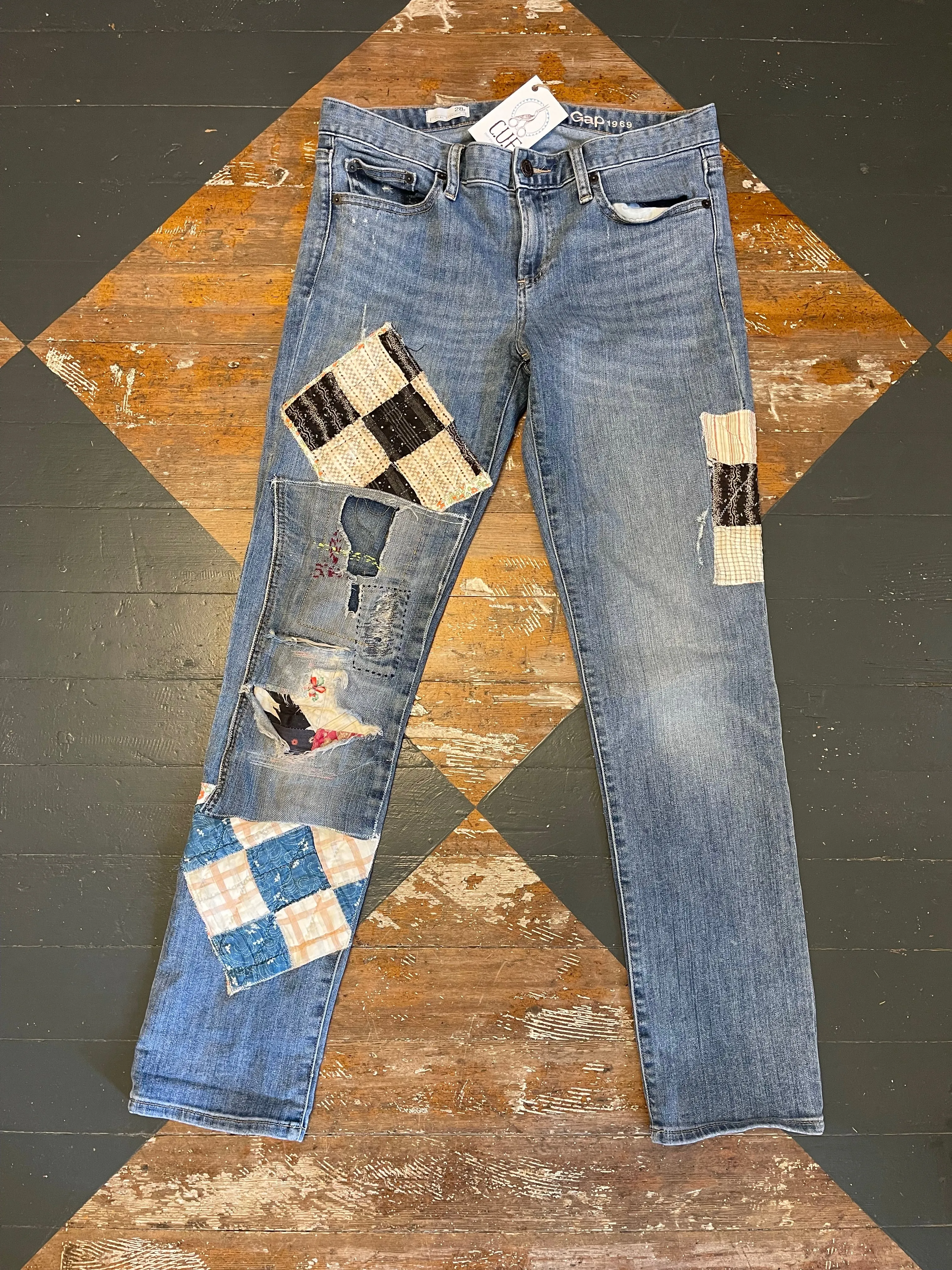 QUILTED GAP REAL STRAIGHT JEANS - 28