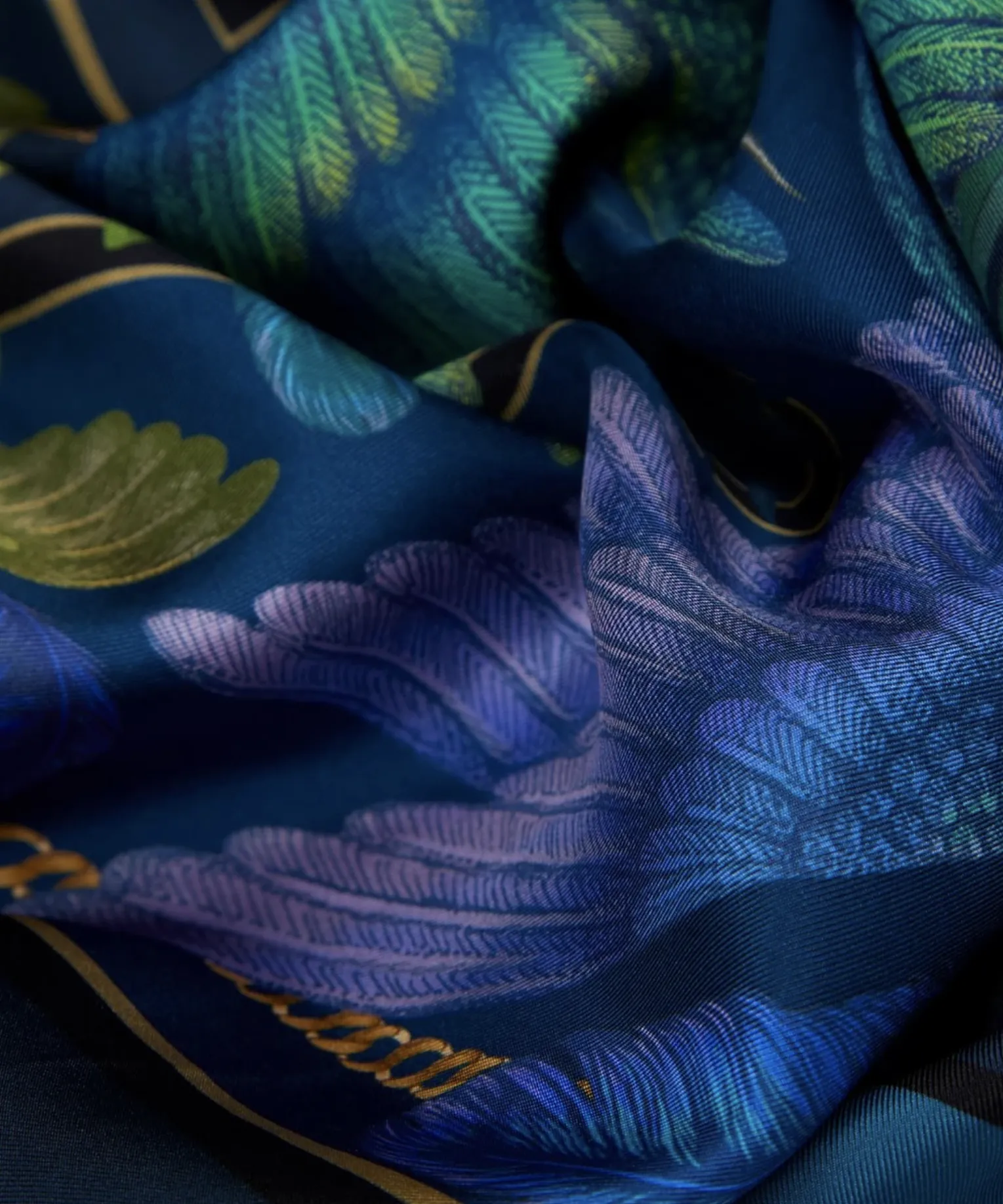 The Midnight Hummingbird Scarf | 130x130cm